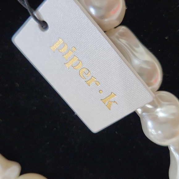 🔹️PIPER K🔹️ VIRAL 21" NECKLACE WITH PEARLS AND A HEART IN MATTE GOLD - Picture 9 of 17